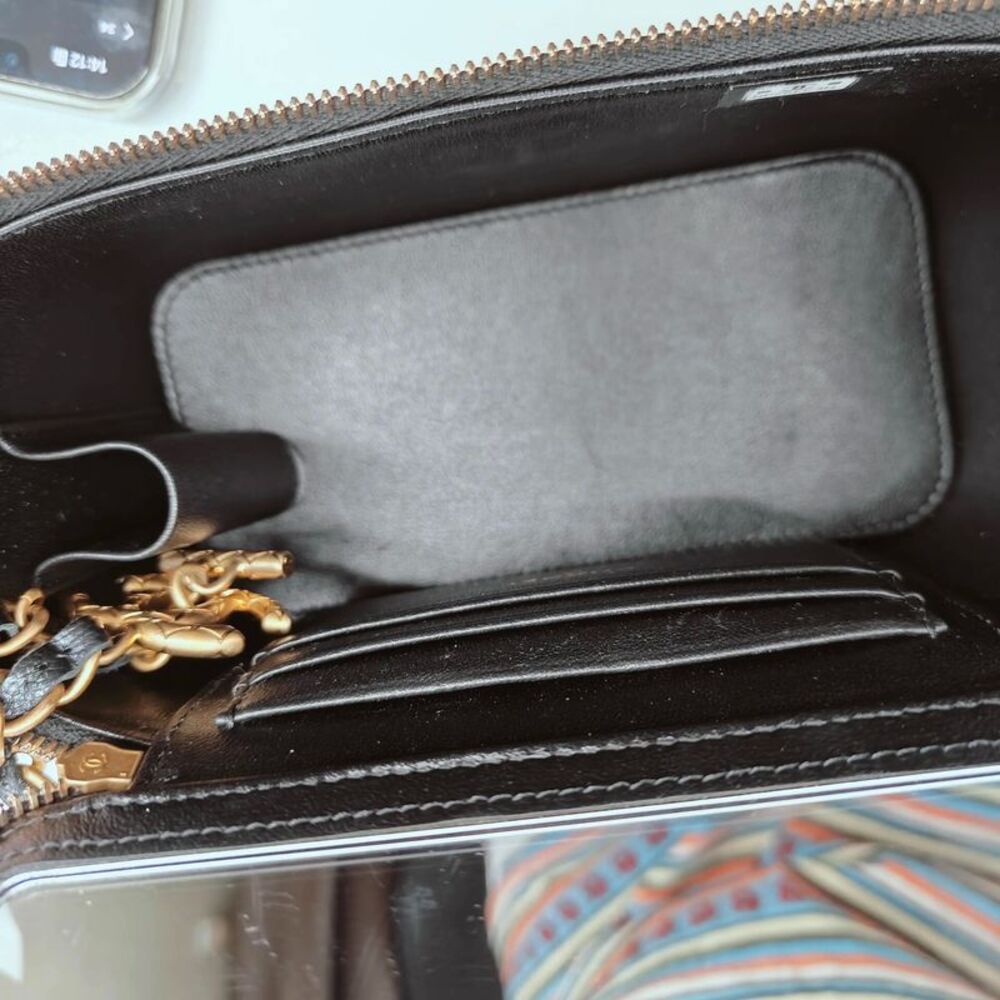Chanel Women Pre-Loved Bag Very Good Condition - Picture 8 of 9